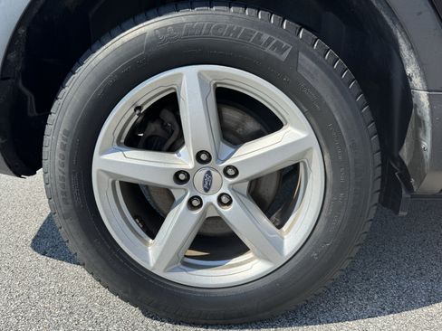 Used 2019 Ford Explorer XLT w/ Equipment Group 202A FWD image 20