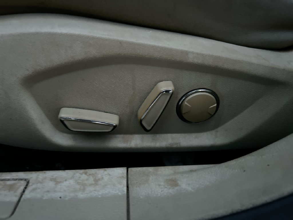 Used 2013 Ford Fusion SE FWD image 12