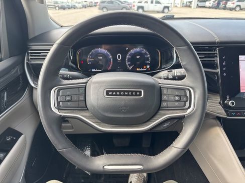 Used 2022 Jeep Wagoneer Series II AWD/4WD image 34