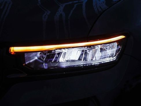 New 2025 Jeep Grand Cherokee Altitude image 5