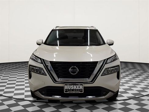 Used 2021 Nissan Rogue Platinum image 3