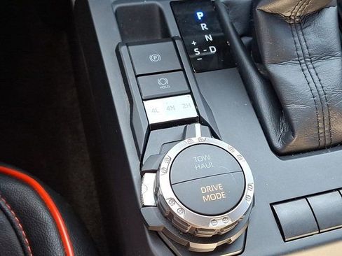 Used 2025 Toyota Tacoma TRD Sport AWD/4WD image 29