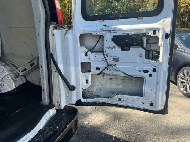 Used 2017 Chevrolet Express 2500 RWD image 9