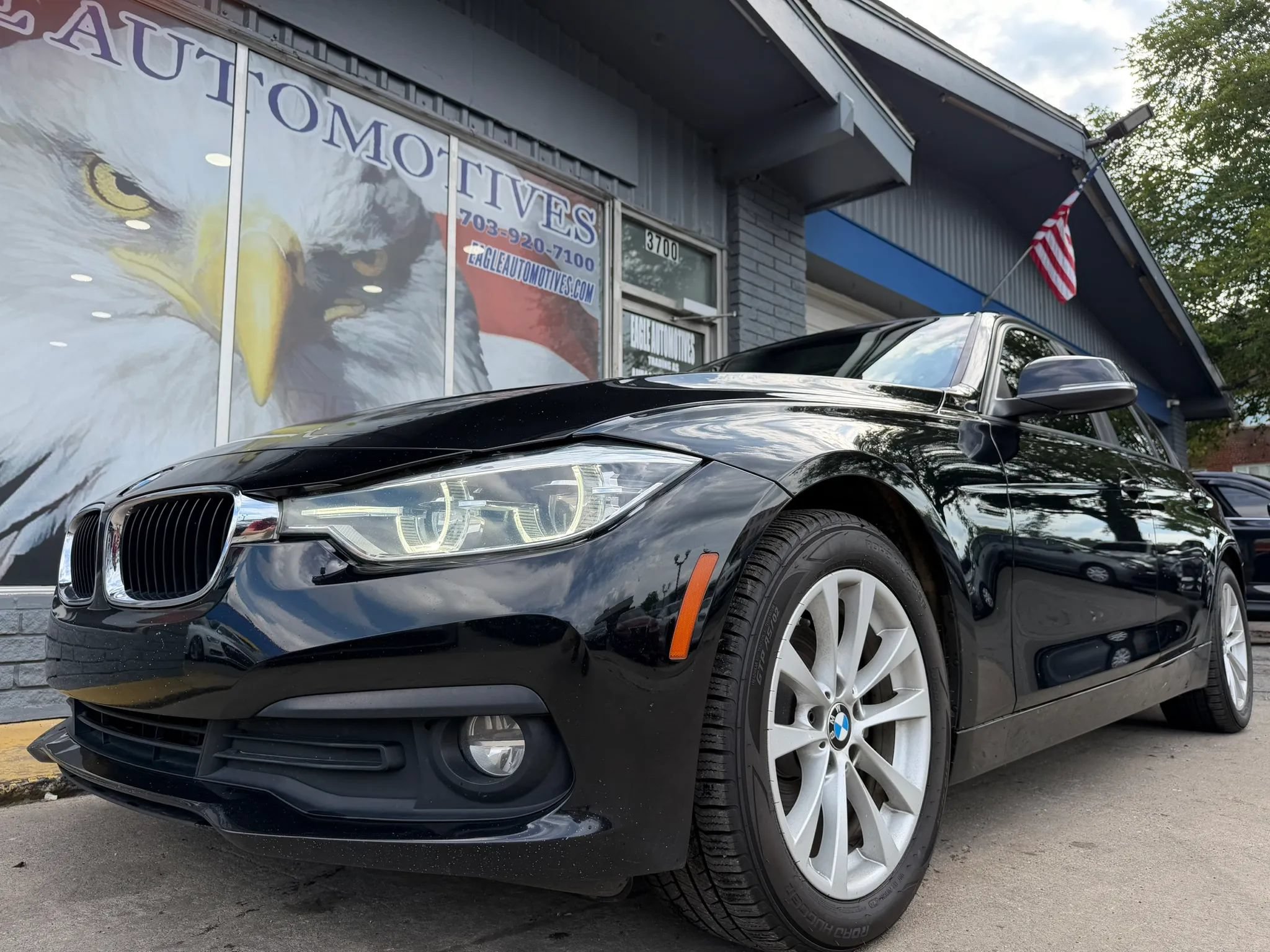 Used 2018 BMW 320i xDrive Sedan AWD/4WD image 7