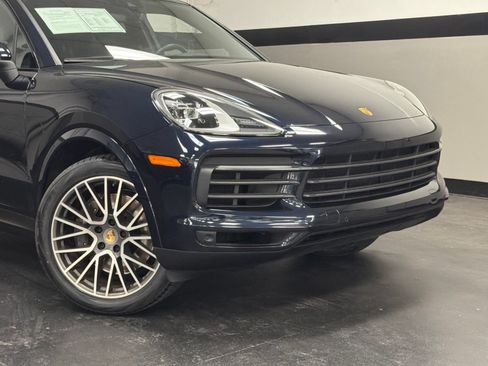 Used 2023 Porsche Cayenne AWD/4WD image 3