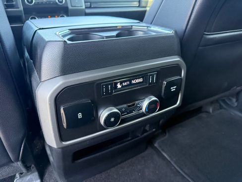 Used 2020 Ford Expedition XLT w/ Equipment Group 202A AWD/4WD image 11