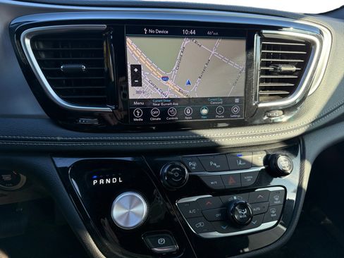 Used 2019 Chrysler Pacifica Limited w/ Advanced Safetytec Group image 12