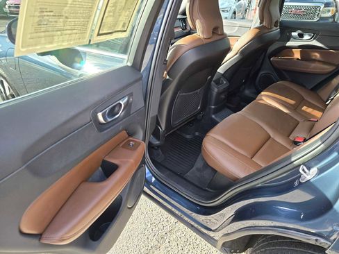 Used 2023 Volvo XC60 T8 Plus image 17