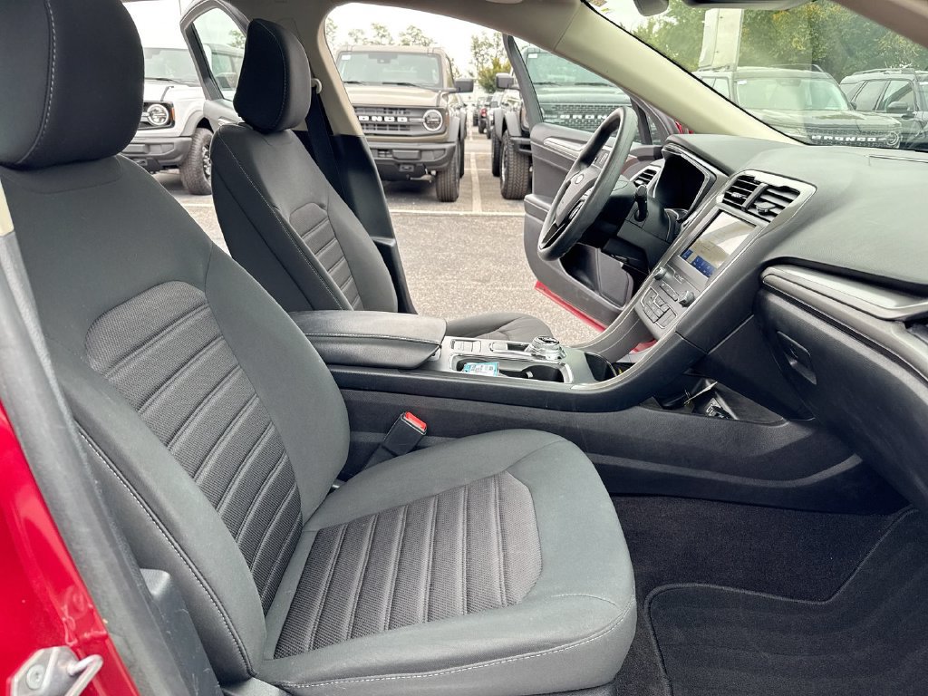 Used 2020 Ford Fusion SE FWD image 23