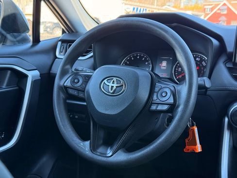 Used 2021 Toyota RAV4 LE AWD/4WD image 19