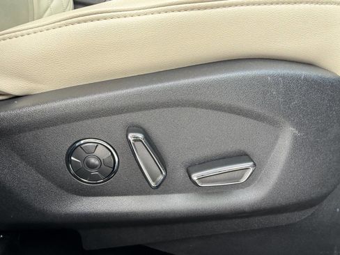 Used 2016 Ford Explorer Platinum image 32