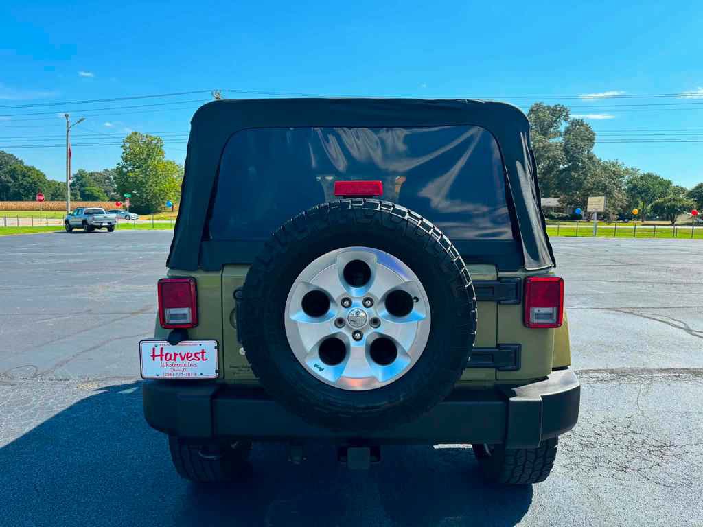 Used 2013 Jeep Wrangler Unlimited Sahara w/ Connectivity Group AWD/4WD image 5
