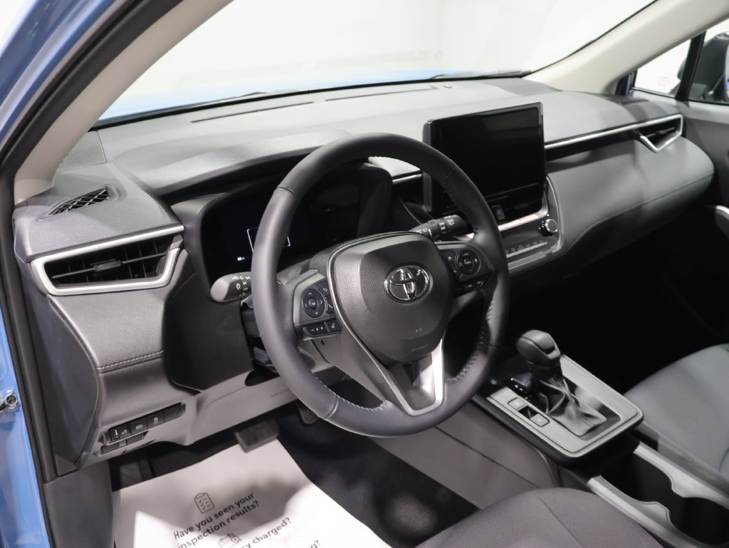 Used 2026 Toyota Corolla Cross LE AWD/4WD image 16