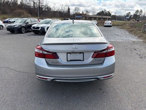 Used 2017 Honda Accord Touring image 11