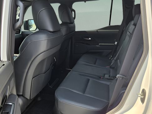 Used 2025 Lexus GX 550 w/ Cold Area Package AWD/4WD image 11