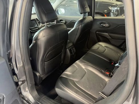 Used 2019 Jeep Cherokee Limited AWD/4WD image 13