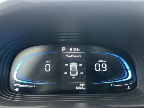 Used 2025 Hyundai Venue SEL image 16