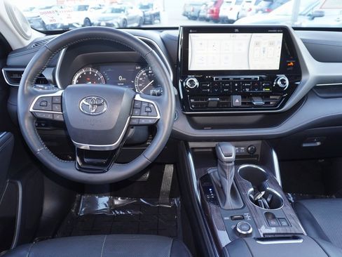 Certified 2022 Toyota Highlander Limited image 11