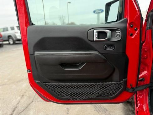 Used 2023 Jeep Wrangler Sahara image 12