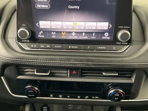 Used 2024 Nissan Rogue SV image 14