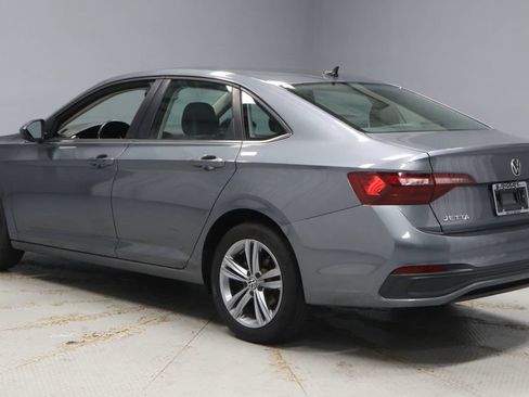 Used 2024 Volkswagen Jetta SE FWD image 8