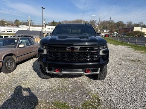 Used 2022 Chevrolet Silverado 1500 ZR2 w/ Technology Package image 2