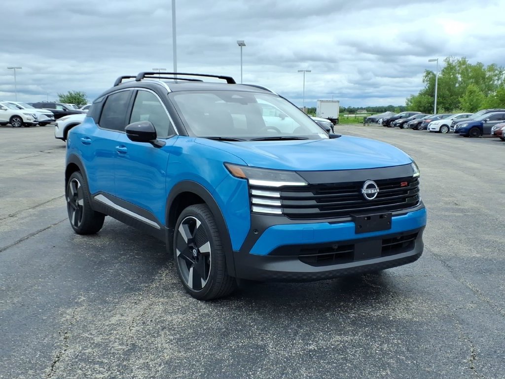 Used 2025 Nissan Kicks SR w/ Illumination Package AWD/4WD image 3