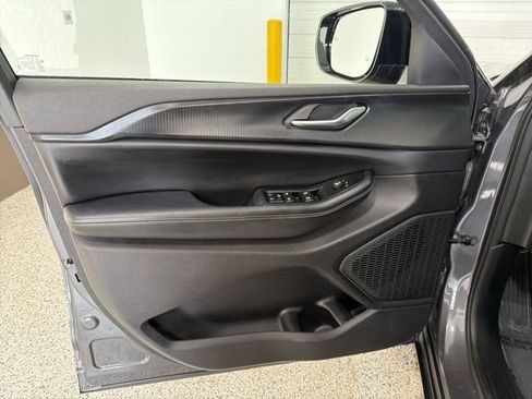 Used 2023 Jeep Grand Cherokee L Altitude image 9