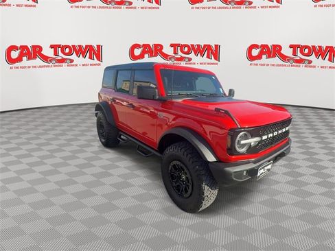 Used 2022 Ford Bronco Wildtrak image 2