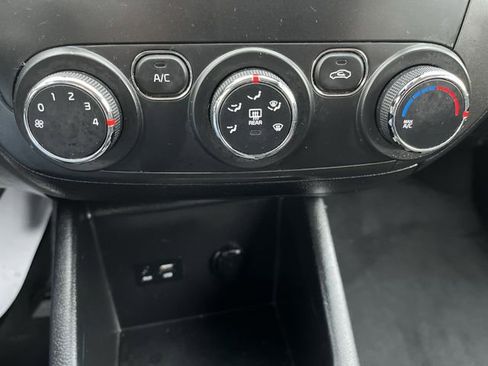 Used 2017 Kia Forte LX image 18