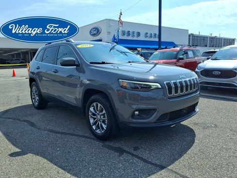 Used 2021 Jeep Cherokee Latitude Lux w/ Comfort/Convenience Group AWD/4WD image 3
