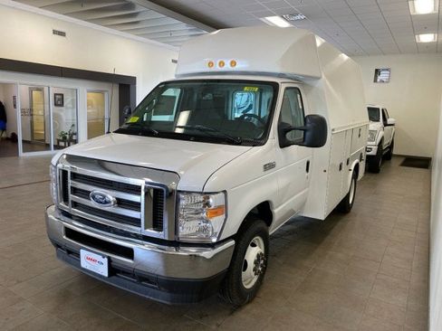 New 2025 Ford E-350 and Econoline 350 Super Duty w/ Power Equipment Group image 4
