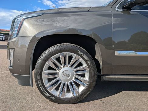 Used 2020 Cadillac Escalade Platinum AWD/4WD image 9
