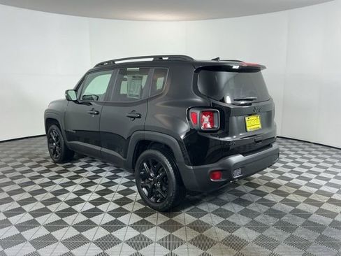 Used 2022 Jeep Renegade Altitude image 7