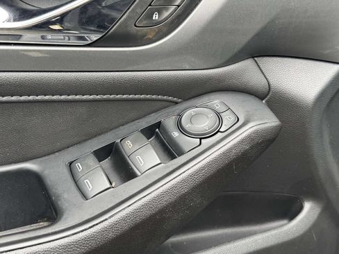 Used 2023 Chevrolet Traverse LT FWD image 20