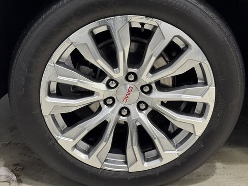 Used 2024 GMC Yukon Denali w/ Denali Reserve Package image 9