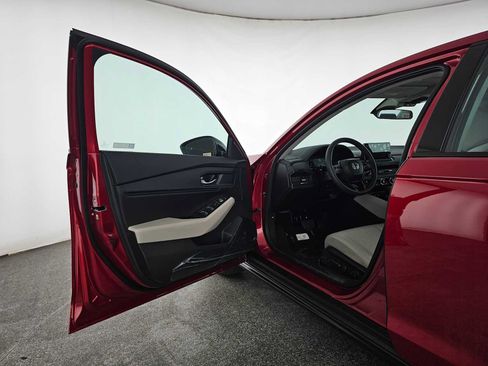 Used 2025 Honda Accord SE image 19