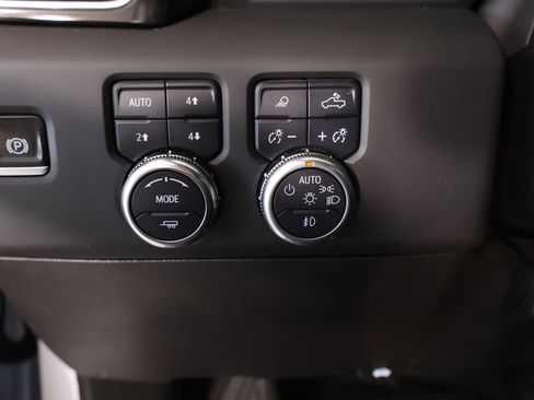 Used 2025 GMC Sierra 3500 Denali Ultimate AWD/4WD image 9