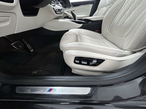 Used 2023 BMW 540i xDrive w/ M Sport Package image 32