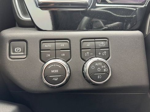 Certified 2025 GMC Sierra 1500 SLT image 7