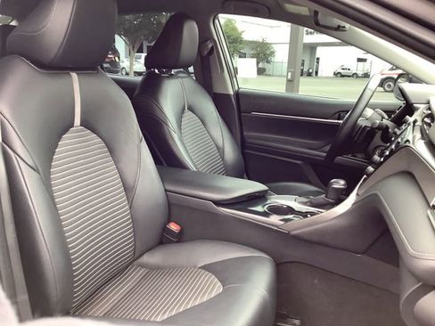 Used 2020 Toyota Camry SE FWD image 36