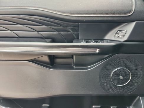 Used 2019 Ford Expedition Platinum RWD image 25