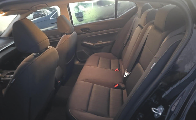 Used 2025 Nissan Altima 2.5 SV FWD image 13