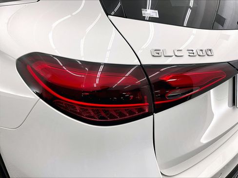 Certified 2025 Mercedes-Benz GLC 300 image 27