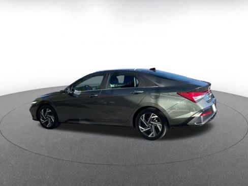 Used 2025 Hyundai Elantra SEL image 10