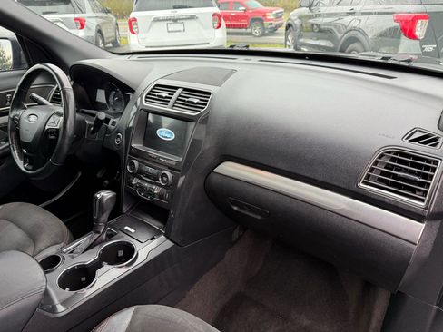 Used 2018 Ford Explorer XLT w/ Equipment Group 202A image 20
