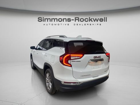 Used 2024 GMC Terrain SLT image 7