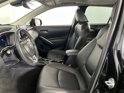 Used 2022 Toyota Corolla Cross XLE w/ Convenience Package image 22