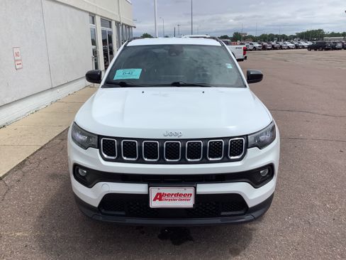 Used 2023 Jeep Compass Latitude AWD/4WD image 3