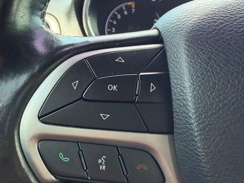 Used 2020 Jeep Grand Cherokee Altitude AWD/4WD image 13